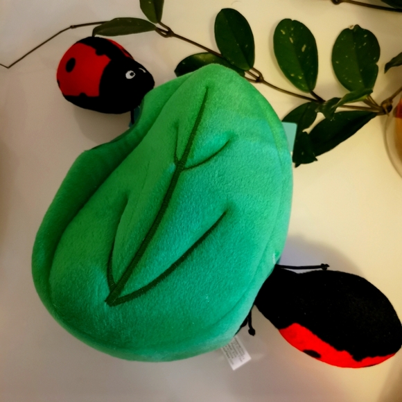 Zippy Burrow - Ladybugs in Leaf - Picture 2 of 4